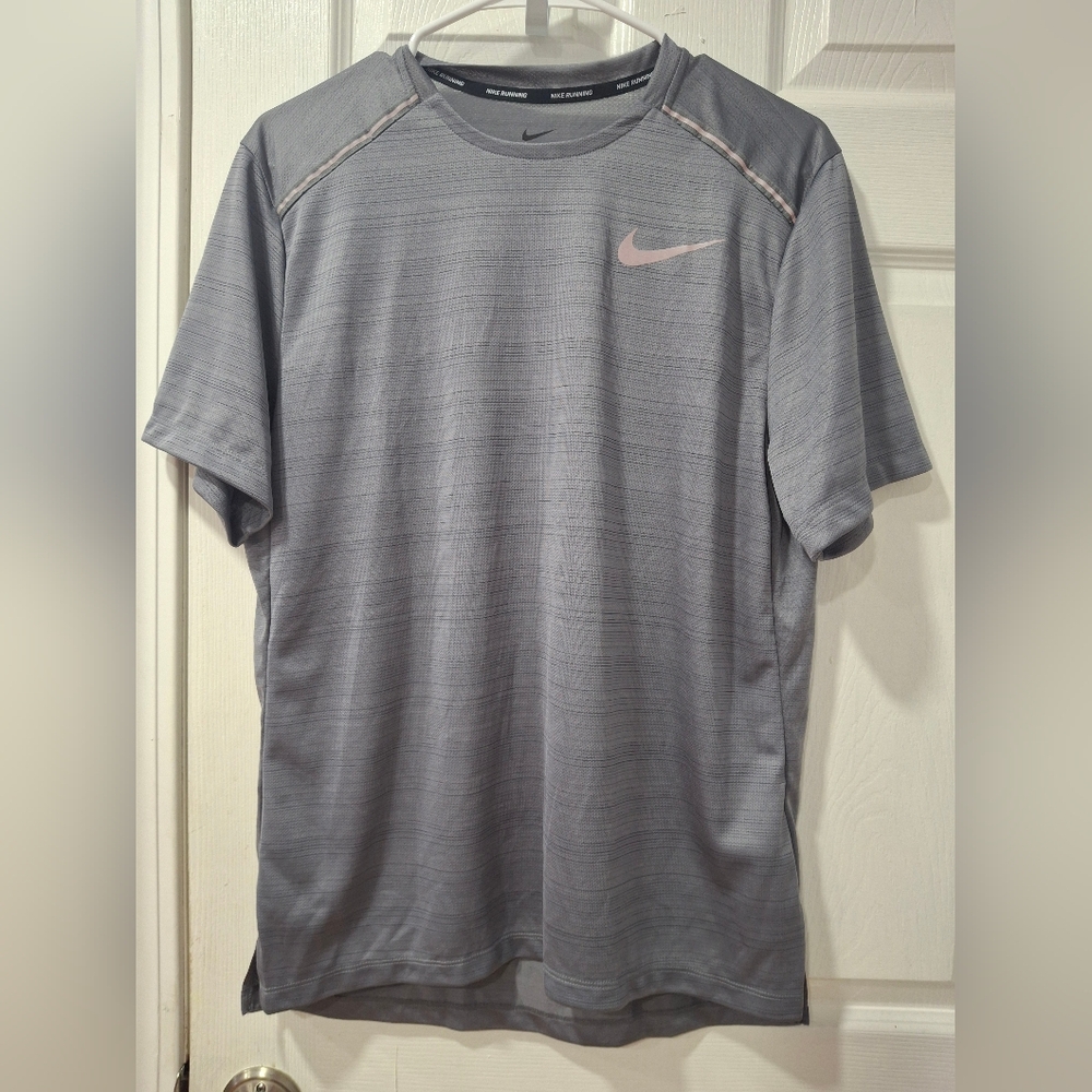 Nike Men's Gray T-Shirt